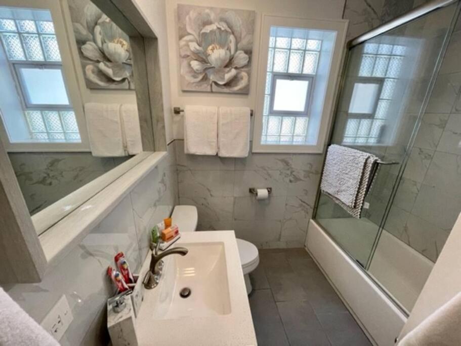 The Blue Golden Luxury Modern 3- Bedroom Apartment In Чикаго Екстериор снимка