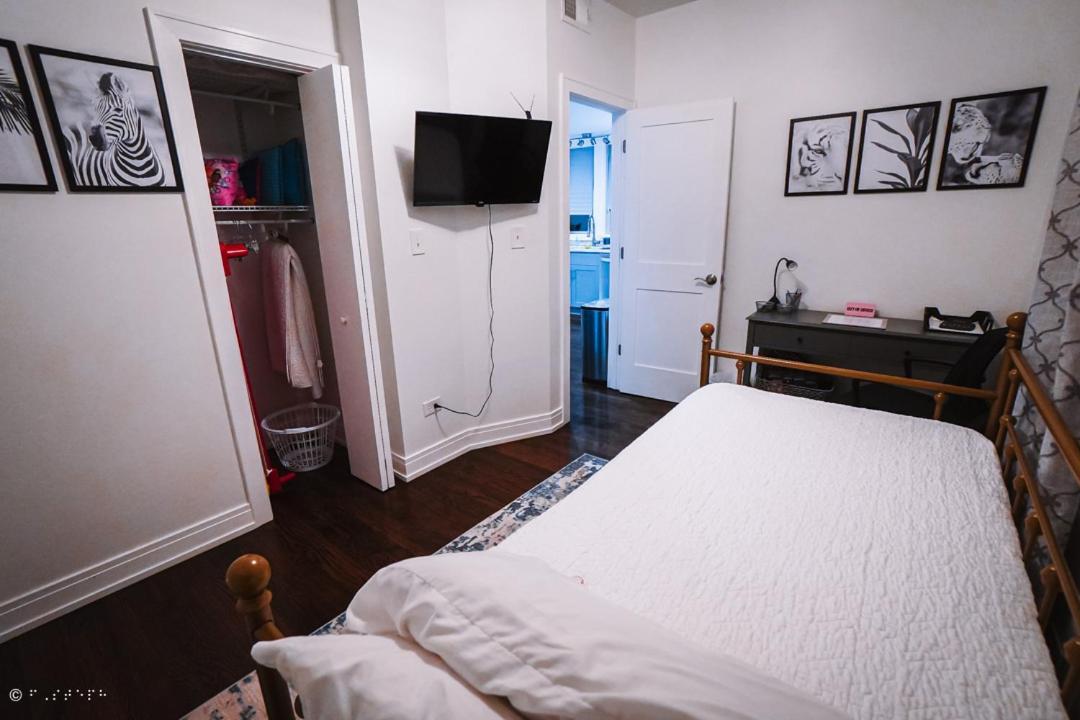 The Blue Golden Luxury Modern 3- Bedroom Apartment In Чикаго Екстериор снимка